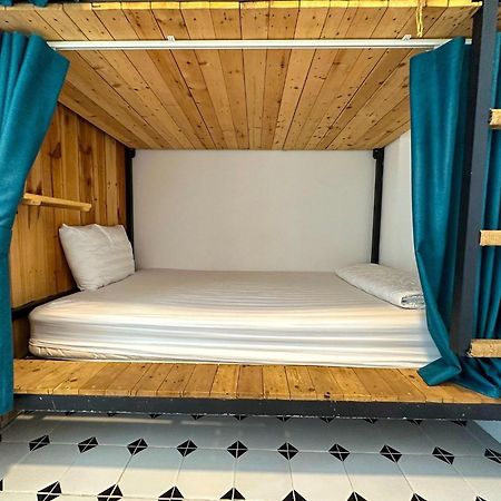 Vika Homestay Хошимин Экстерьер фото